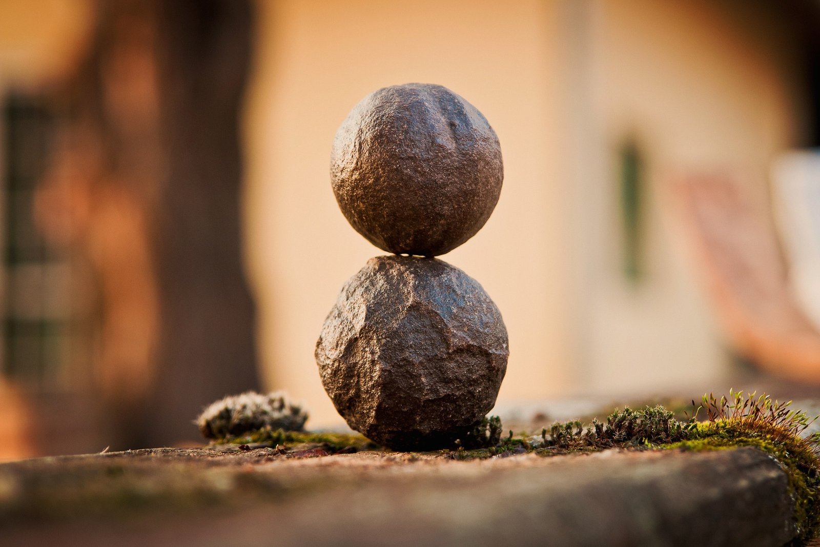 two round rocks balancing